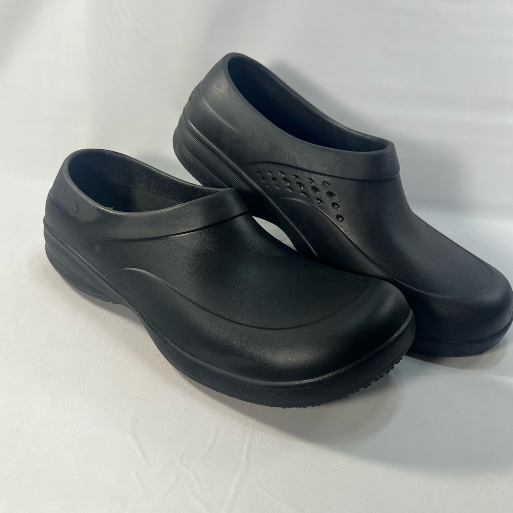 Tredsafe M Sz 11 Clogs Work Wear Waterproof Non Slip Sole NWOT Garden Outdoors